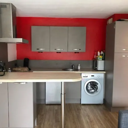 Joli 2p En Rez-de-jardin Oriente Sud A 2 Pas De La