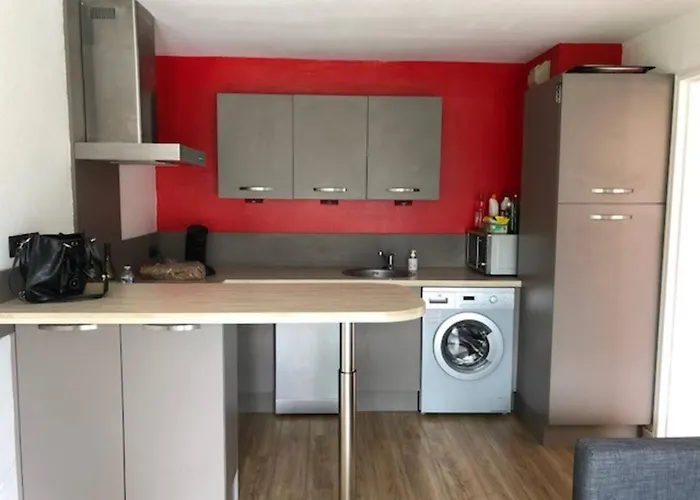 Joli 2p En Rez-de-jardin Oriente Sud A 2 Pas De La