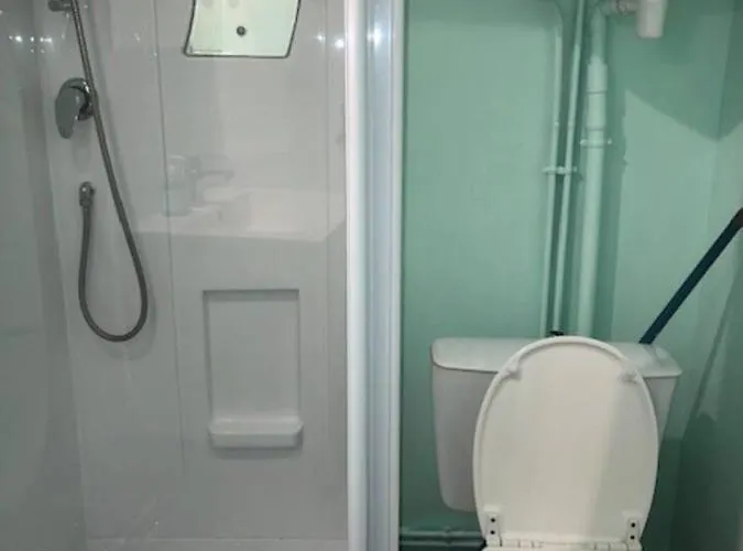 Joli 2p En Rez-de-jardin Oriente Sud A 2 Pas De La