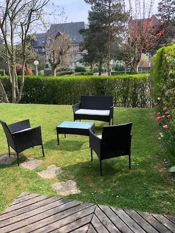 Joli 2p En Rez-de-jardin Oriente Sud A 2 Pas De La Lejlighed Cabourg